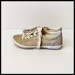 Taos Footwear Size 7 Star khaki lace up sneakers